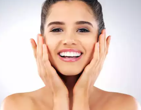 Glowing Skin Naturally: 5 Everyday Habits for a Radiant Face